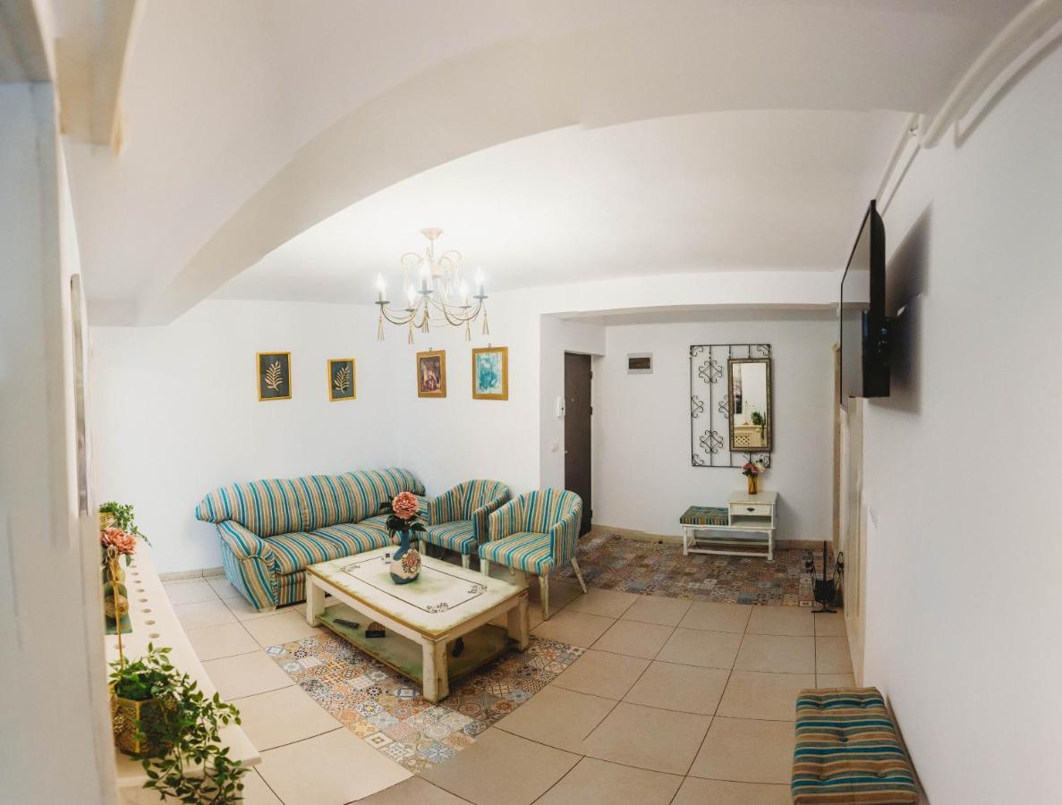 La Contessa Apartament Târgu Neamț Buitenkant foto